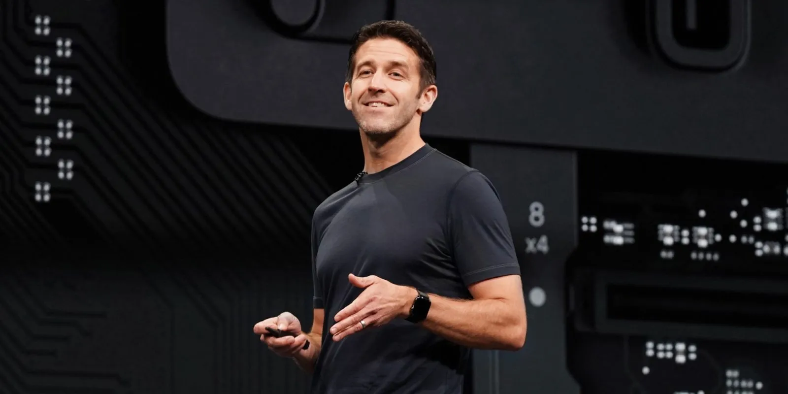 Bloomberg: Apple plans first touchscreen MacBook Pros for October 27