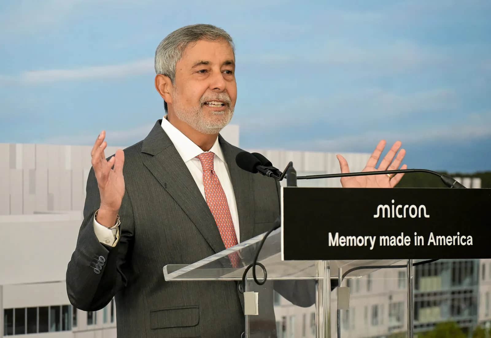Micron stock climbs 16% after AI-fueled Q3 revenue tops forecasts at $41.46 billion