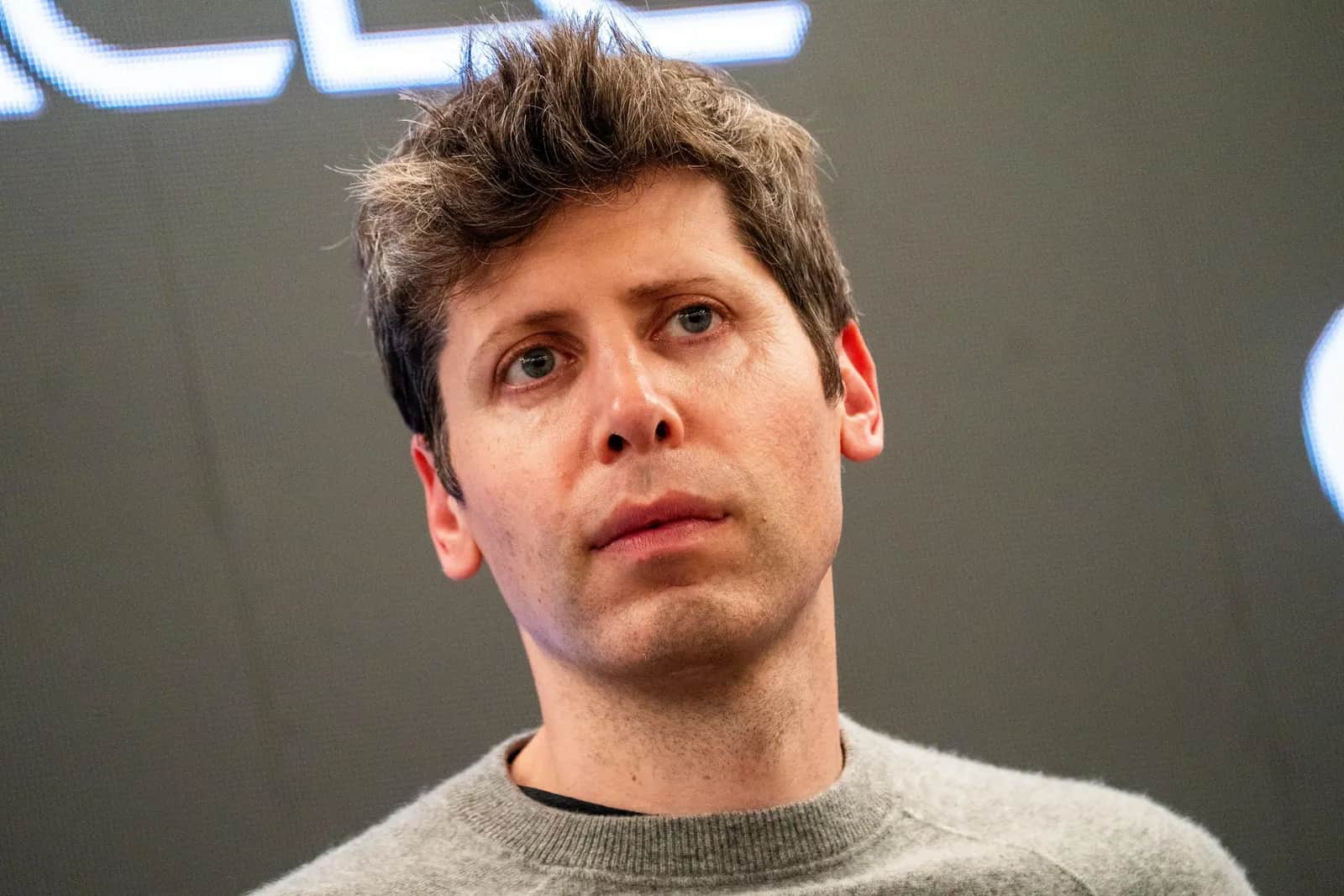 Apple accuses OpenAI of stealing secrets for AI hardware