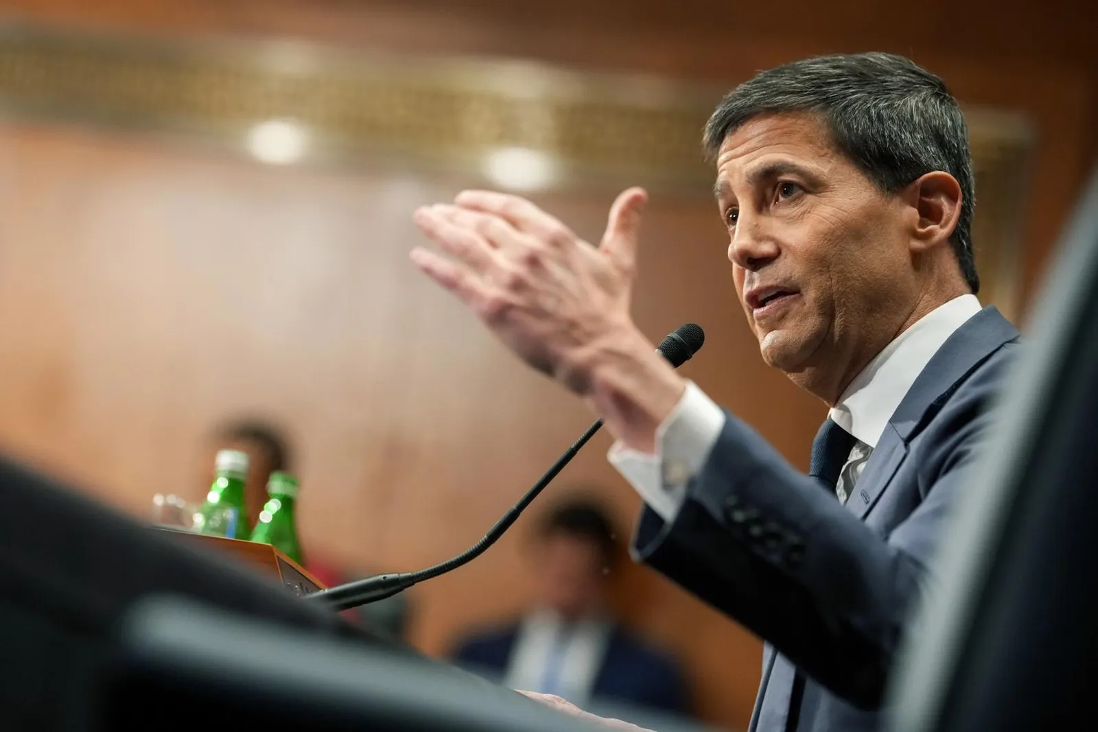 Fed Holds Rates at 3.50%-3.75% in Warsh's First Meeting