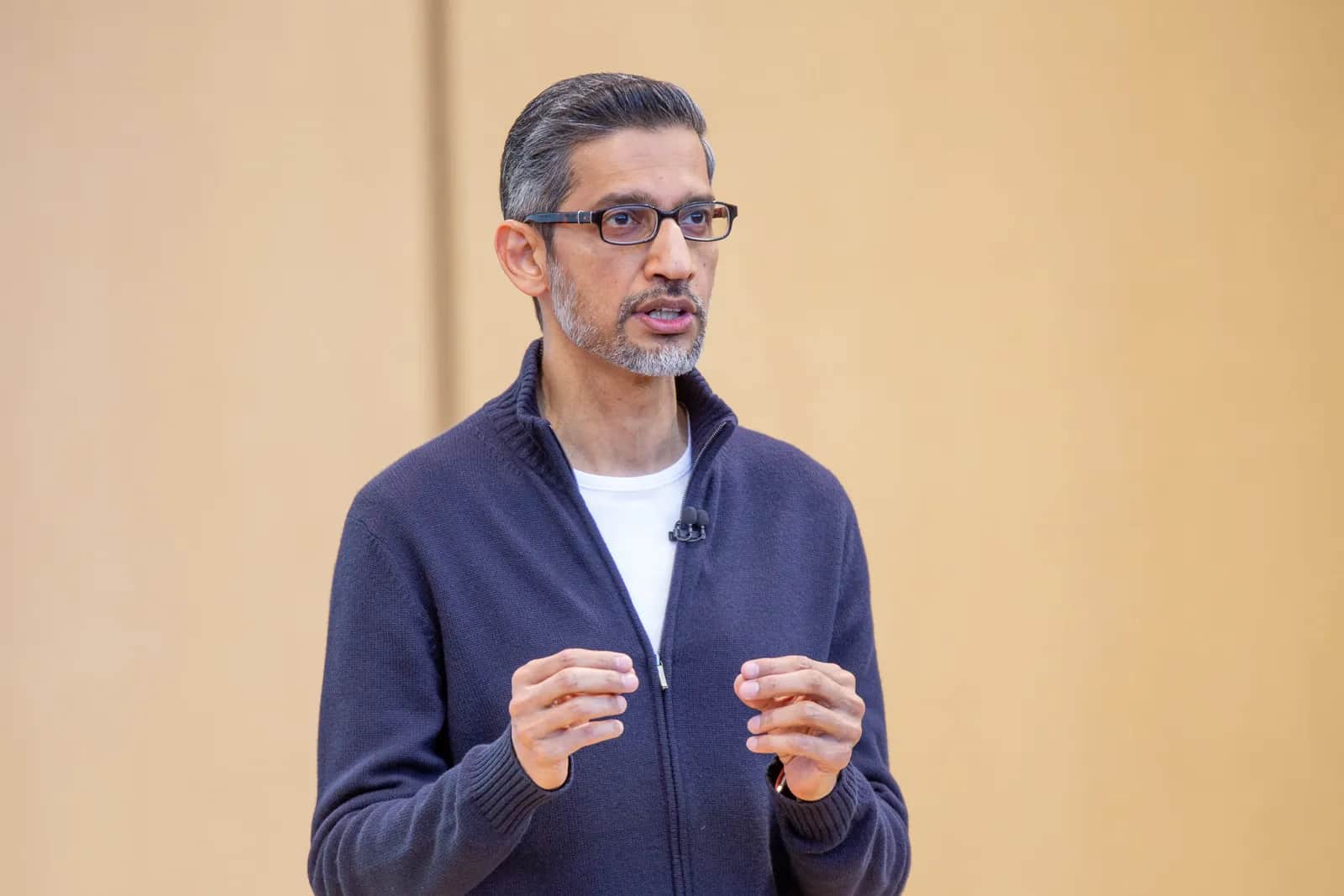 Alphabet Plans $80 Billion Stock Sale for AI Buildout