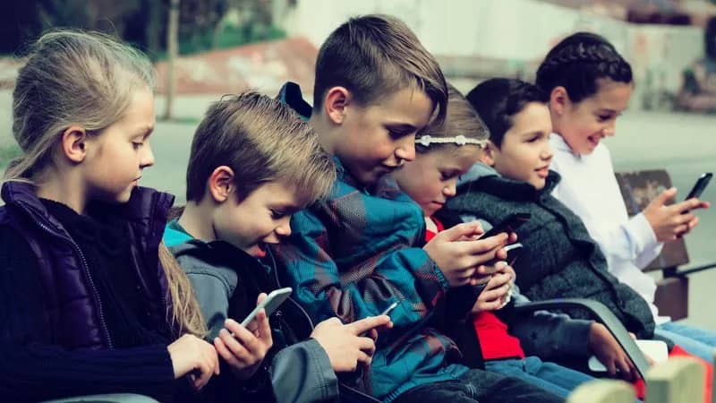 UK Bans Social Media for Under-16s From 2027
