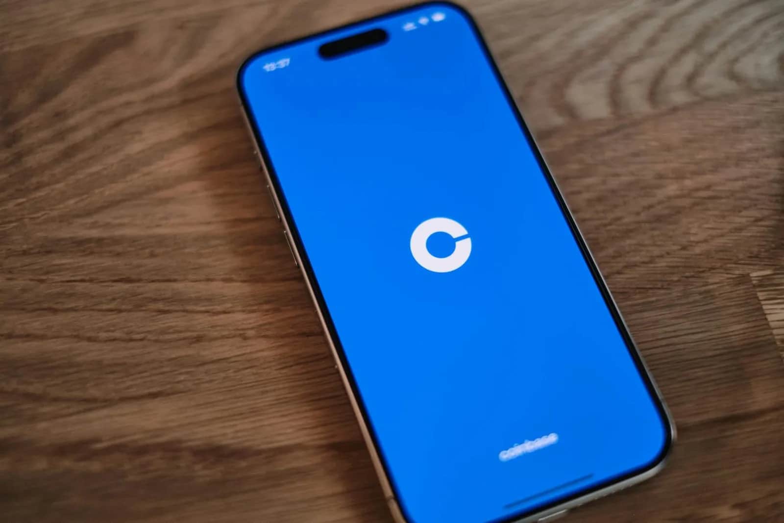 Coinbase Obtains UK Approval to Add Equities and Derivatives