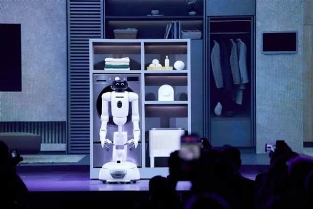 LG Electronics forms robot business center reporting to CEO