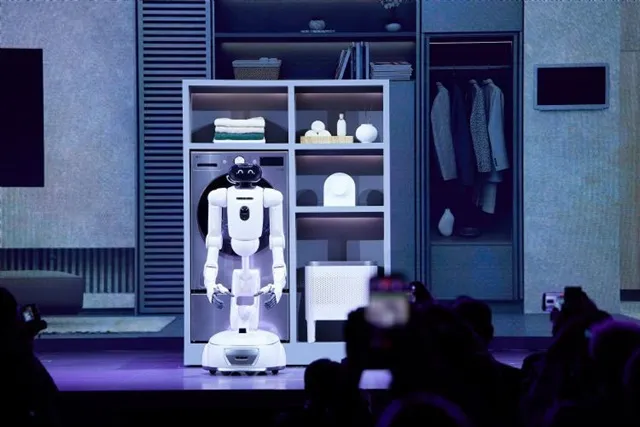 LG Electronics forms robot business center reporting to CEO