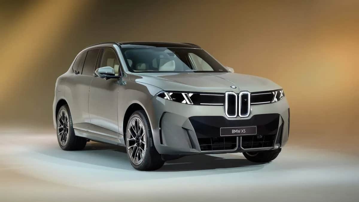 BMW unveils electric iX5 with 845 km range